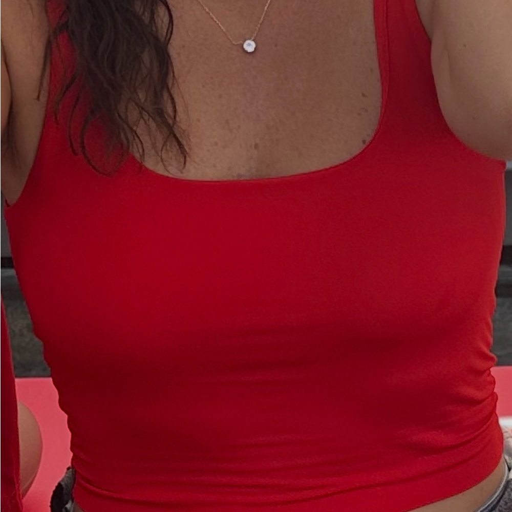 *last chance* Amazon | Women’s Red Sleeveless Top - Picture 2 of 9